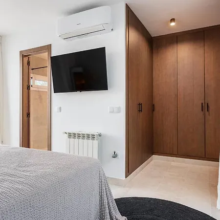 Ocean Beachside House With Pool 46 *