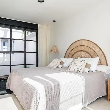 Ocean Beachside House With Pool 46 *