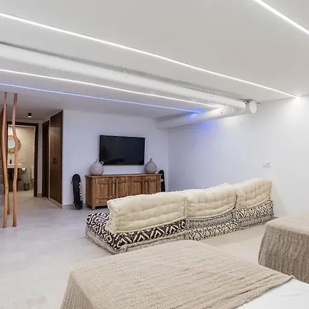 Ocean Beachside House With Pool 46