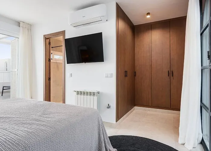 Ocean Beachside House With Pool 46 *