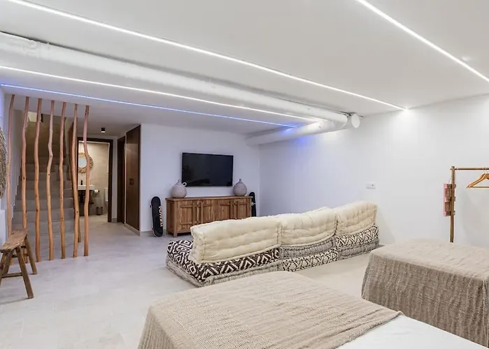 Ocean Beachside House With Pool 46