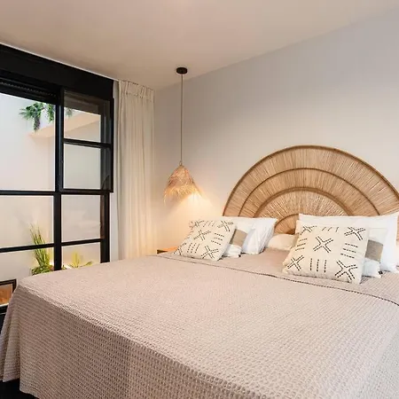 Ocean Beachside House With Pool 46 *