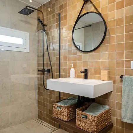 Ocean Beachside House With Pool 46 קוניל דה לה פרונטרה