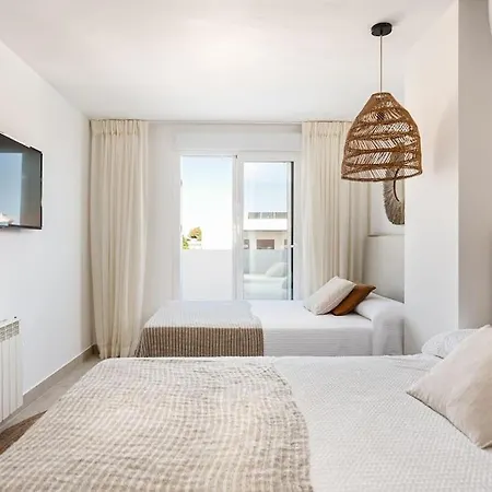 Ocean Beachside House With Pool 46 קוניל דה לה פרונטרה